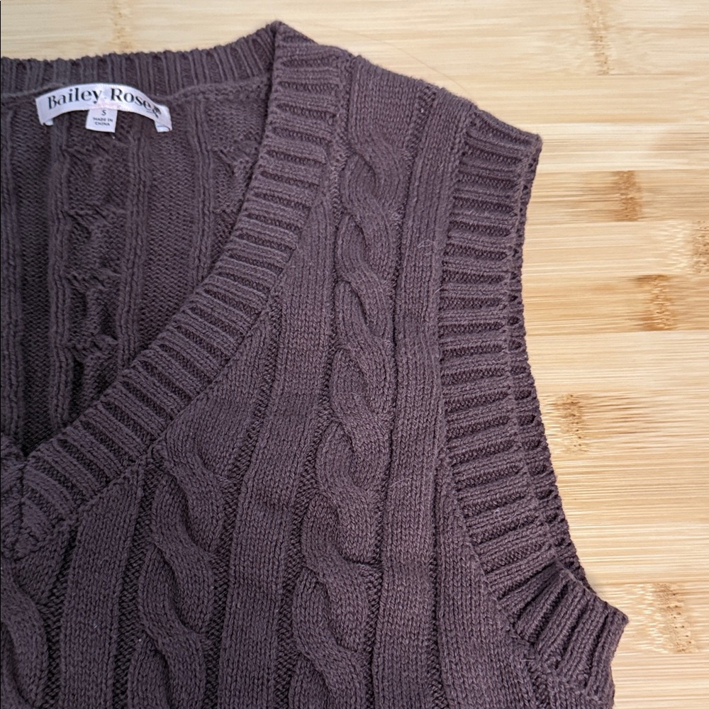Bailey Rose Size Small Women's Teen Girl V-Neck Cable Knit Brown Sweater Vest - Picture 2 of 7